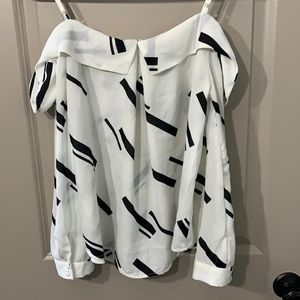 Off shoulder longe sleeve blouse